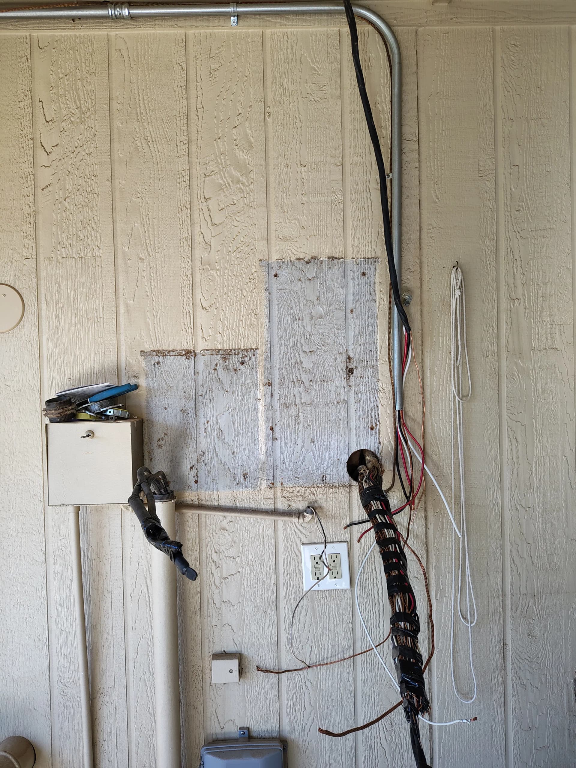 Gallery photos for 150A to 200A Panel Upgrade with New Meter Box and Load Center: Image #1
