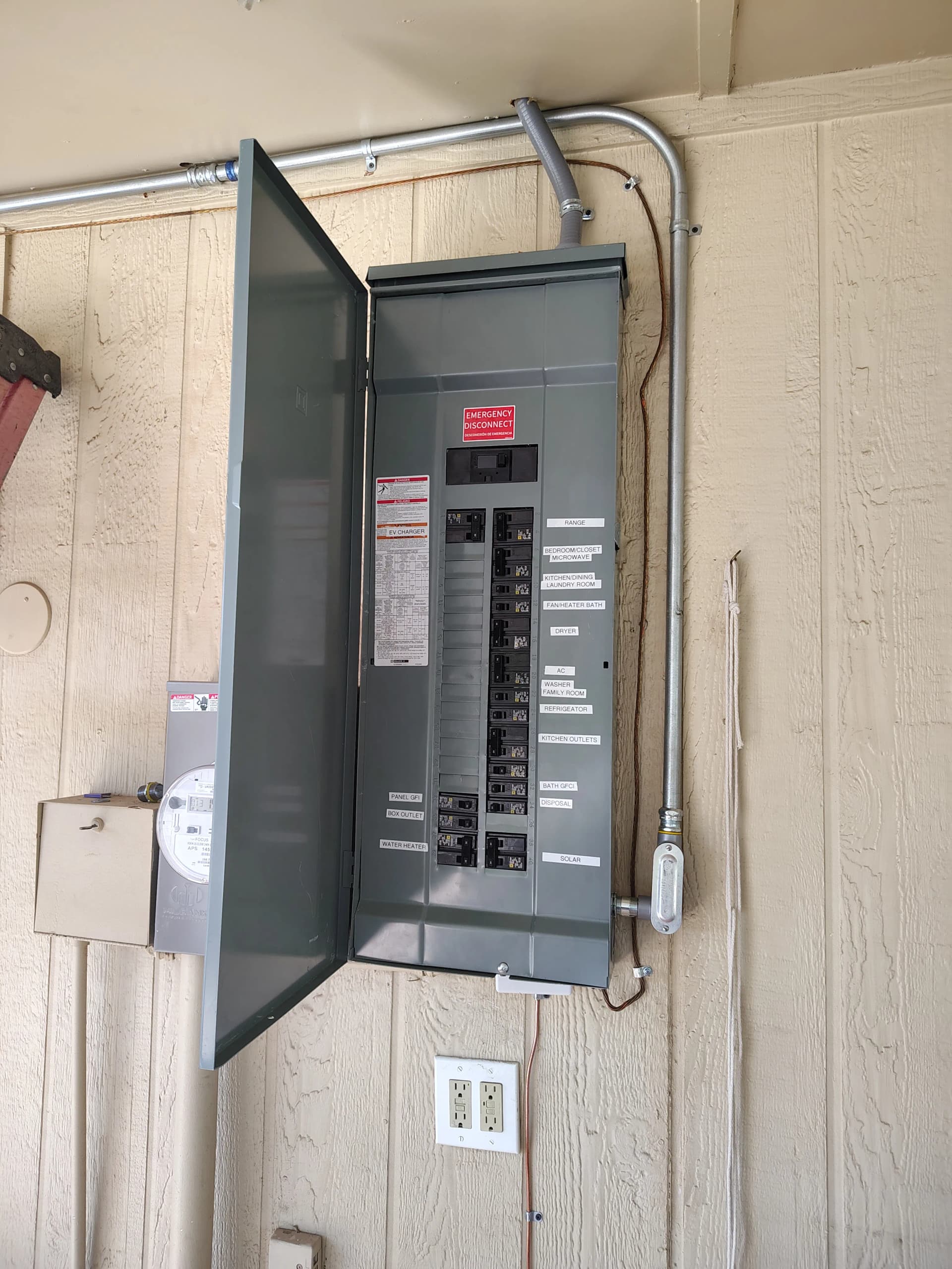 Gallery photos for 150A to 200A Panel Upgrade with New Meter Box and Load Center: Image #2
